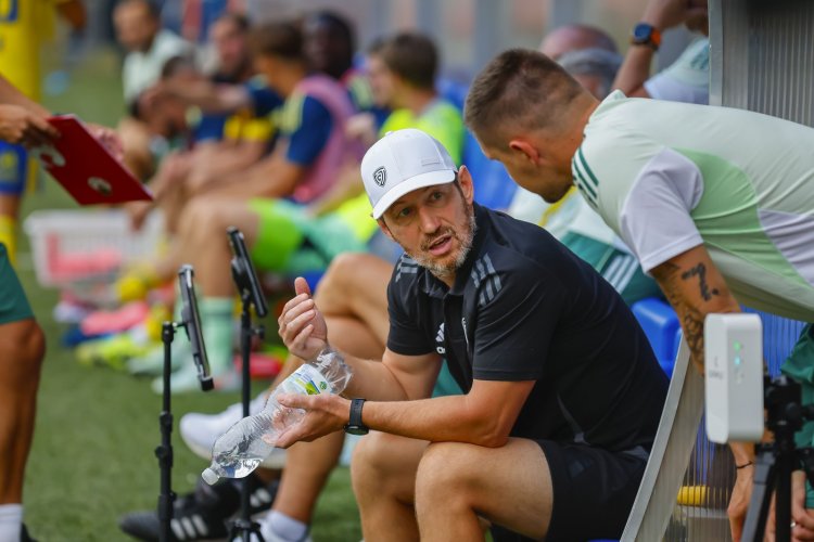 Euforii nikdo nepropadá, cílem zůstává se zachránit, řekl kouč Zlína Červenka. Jak reagoval na útok Hyského?