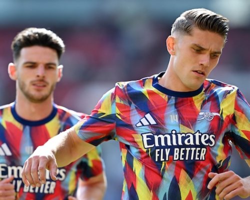 Gyökeres se dotkl častěji svých vlasů než míče. Soutěžní debut "neviditelného" Švéda v Arsenalu skončil fiaskem