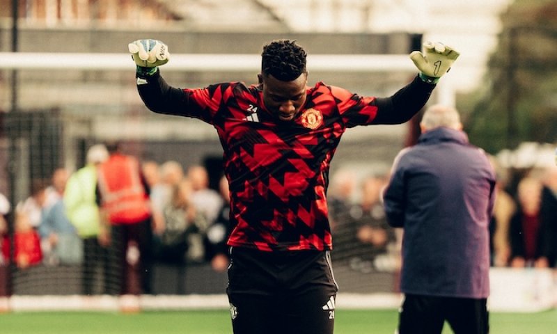 Potupa roku: Manchester United vyřadil trpaslík ze čtvrté ligy. Je mi to opravdu líto vůči fanouškům, smutnil šokovaný Amorim