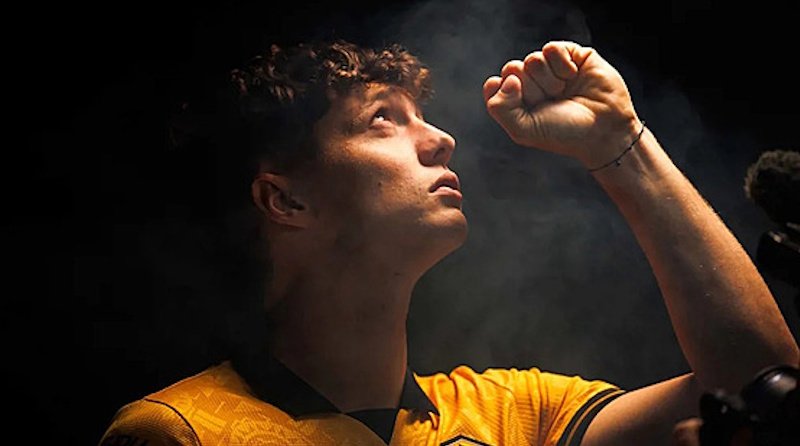 Krejčí pod palbou kritiky. Fanoušci Vlků ho po prohře s Arsenalem nešetřili