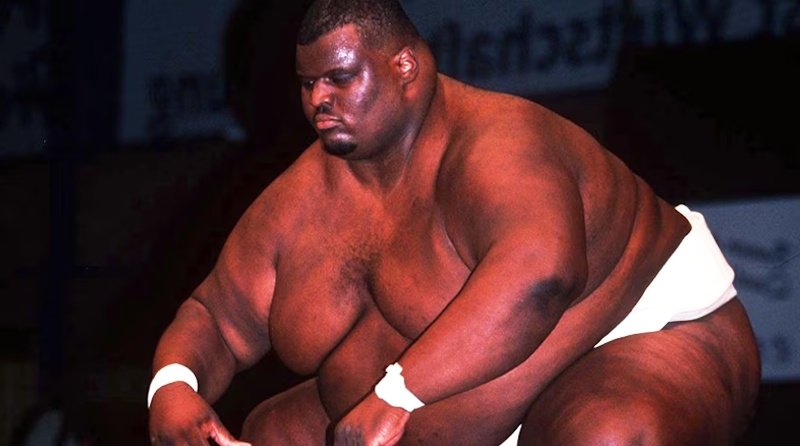 Tragický osud obra z klece: Vážil přes 300 kg a zemřel v pouhých 51 letech