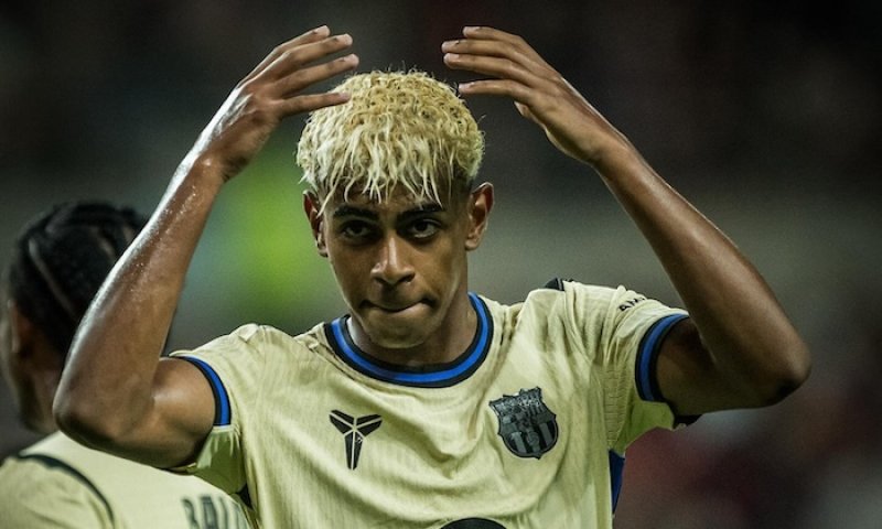 ̶S̶n̶ě̶h̶u̶r̶k̶a̶ ̶ Yamal a 7 trpaslíků? Nástěnný portrét hvězdy Barcelony byl zneuctěn, umělec přidal provokativní narážku