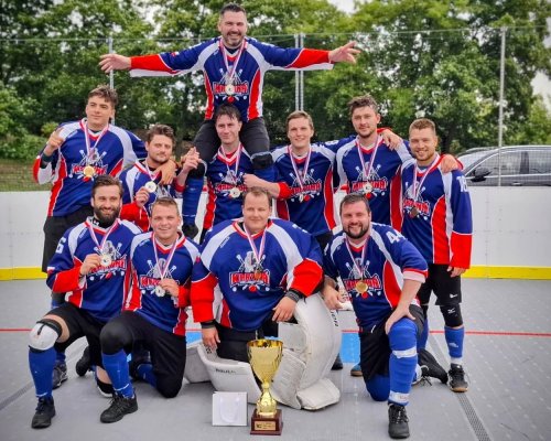 Vítězem extraligy v trojkovém hokejbalu se stala Karviná