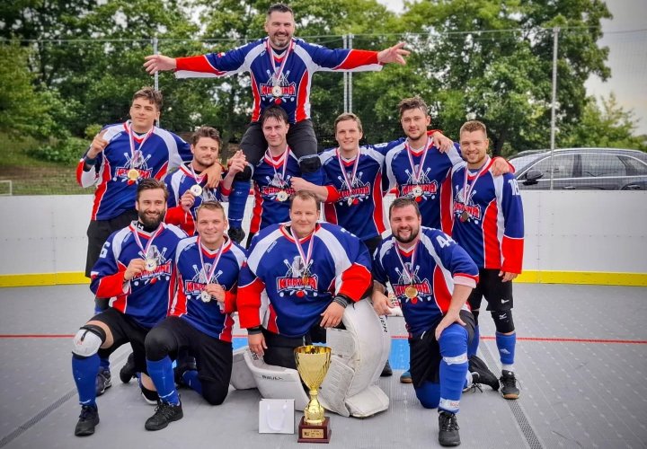 Vítězem extraligy v trojkovém hokejbalu se stala Karviná