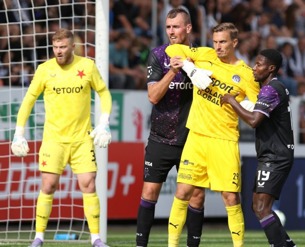 Chorý je mstivý hráč, za tři zápasy bude z trestu ale venku. Excesy dělá Slavia i na lavičce, podotýká Vizek