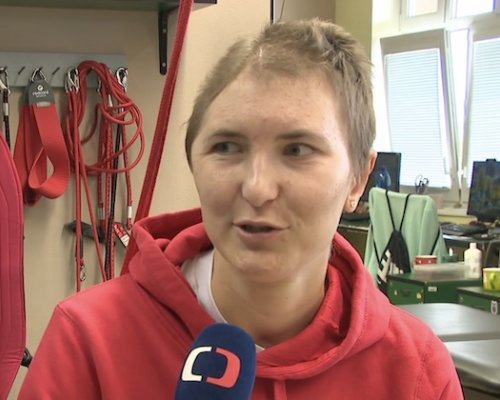 Zázrak v Kladrubech: Lyžařka Nová po děsivém pádu na Kandaharu a třech operacích hlavy znovu chodí
