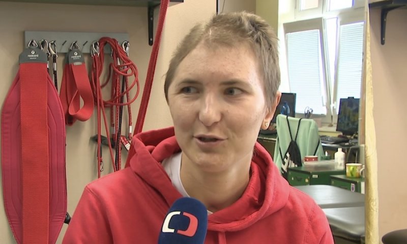 Zázrak v Kladrubech: Lyžařka Nová po děsivém pádu na Kandaharu a třech operacích hlavy znovu chodí