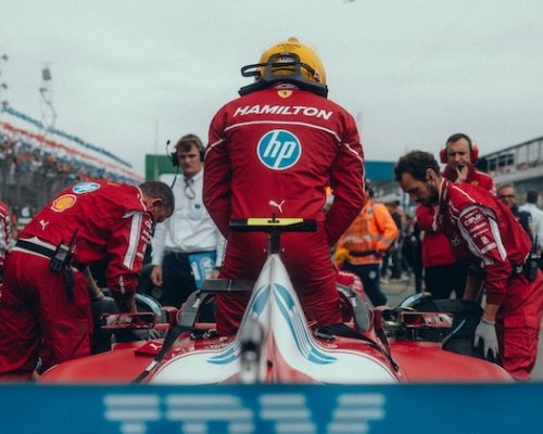 Další rána pro Ferrari před domácím podnikem! Hamilton odstartuje v Monze s penalizací pěti míst na startu