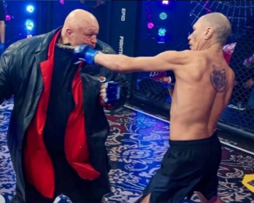 Dealer versus feťák v kleci. Diváci se smějí, odborníci se chytají za hlavu