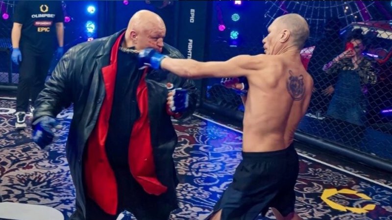 Dealer versus feťák v kleci. Diváci se smějí, odborníci se chytají za hlavu