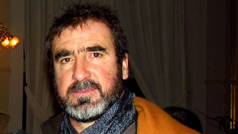 Eric Cantona vyzval FIFU a UEFU k vyloučení Izraele, srovnává situaci s Ruskem