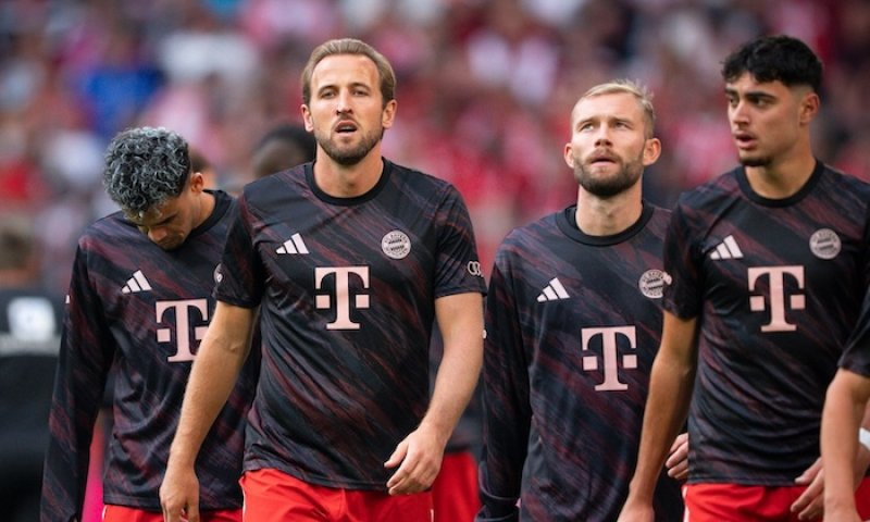 Přestupová bomba s Kanem pro léto 2026? Barcelona o něm sní, Chelsea sondovala půdu a Spurs vyčkávají