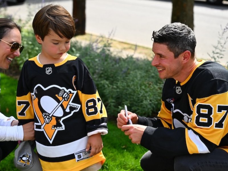 Nejlepší centři NHL? Mladík Celebrini už dokázal přeskočit Draisaitla, Barkova i Crosbyho