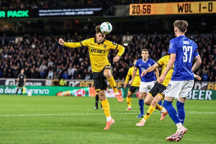 Krejčí zazářil při výhře nad Wolves. Fanoušci už ho označují za oporu obrany, podle kouče období adaptace skončilo