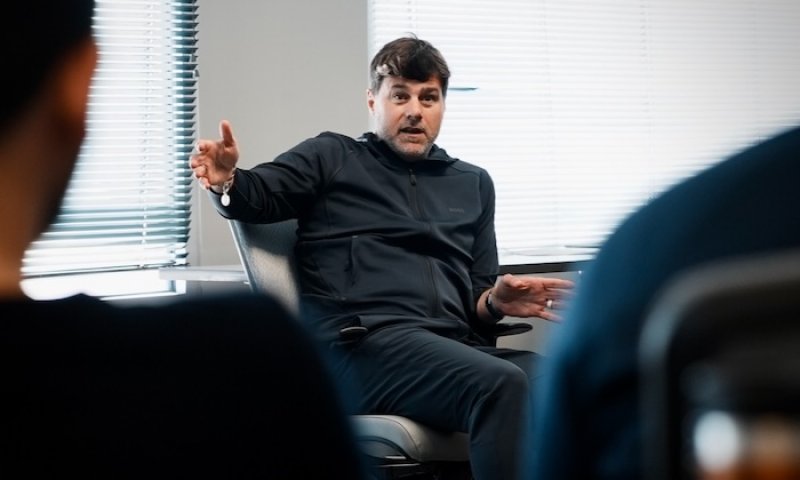Rudí ďáblové loví trenéra. Na seznamu přání se nalézají Pochettino, Iraola, Southgate, Glasgow i Silva