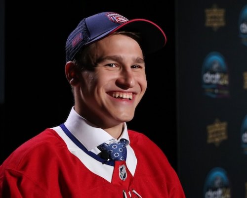 NHL očekává invazi mladé krve. Tady je seznam 14 nováčků, kteří můžou změnit ligu