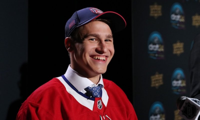 NHL očekává invazi mladé krve. Tady je seznam 14 nováčků, kteří můžou změnit ligu