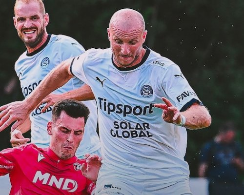 „Horváth ještě hraje?“ Fanoušci se baví na účet Krmenčíka. „Když nastoupí špekáček, dostanete na fráček,“ rýmují
