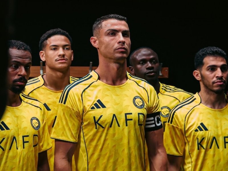 Saudi Pro League si podala inzerát na defenzivního záložníka a zmiňuje i nabízenou roční mzdu...