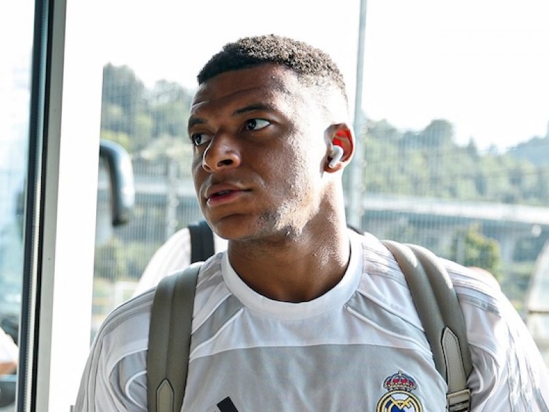 Bývalý paraguayský brankář hrubě urazil Mbappého, zastal se ho Courtois