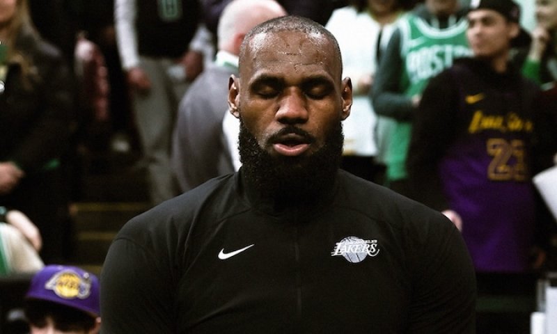 Legendu brzdí na prahu jeho rekordní 23. sezony bolest nervů. LeBron zmešká prvních pět až šest zápasů sezony, možná i více