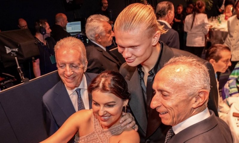 Žádný hráč v historii světového fotbalu nedokázal vstřelit 50 mezinárodních branek tak rychle jako Haaland