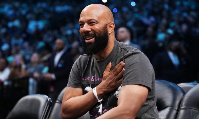 Z podavače míčů Bulls k autorovi znělky NBA. Basketl má duši, tvrdí autor nové hymny soutěže, který má Grammy, Emmy i Oscara