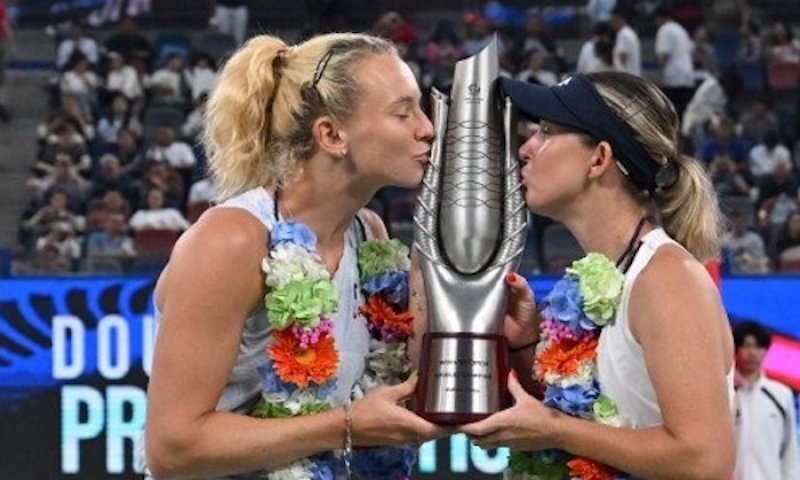 Královna čtyřhry opět úřaduje! Siniaková oslavila ve Wu-chanu již čtvrtý titul roku a může přezimovat na postu světové jedničky