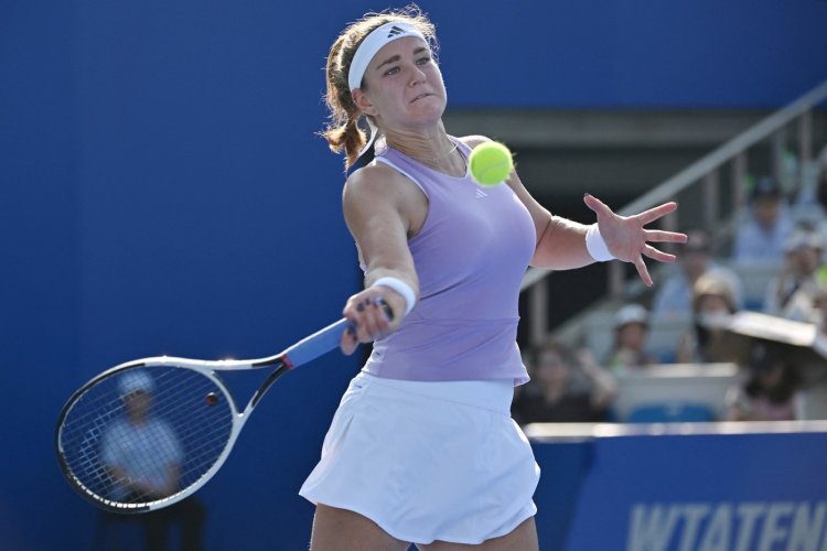 Český den v Asii: Muchová zvládla derby s Vondroušovou, Bouzková i Valentová postupují