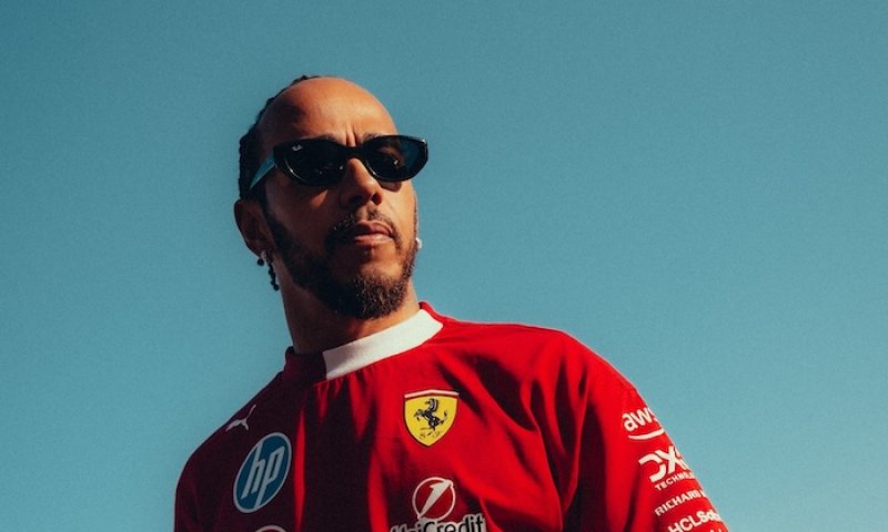 Hamilton si v Brazílii splní Sennův sen. Poprvé ve Ferrari s brazilskou vlajkou