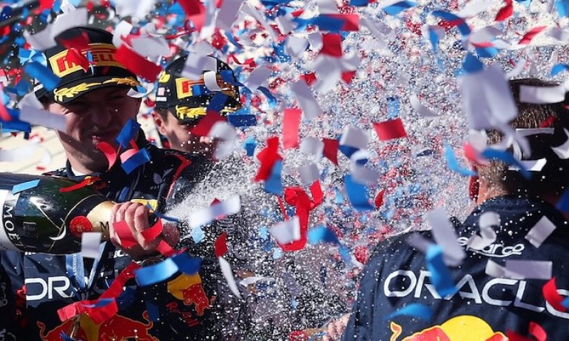 Do konce zbývá 5 závodů a 2 sprinty a Verstappen opět začíná věřit v úspěch. „Určitě mám šanci na titul," hlásí Belgičan
