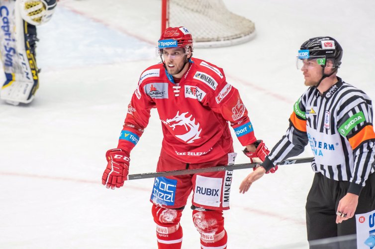 Máme v hlavách, že chceme odčinit loňskou sezonu, řekl po výhře nad Spartou třinecký forvard Ondřej Kovařčík