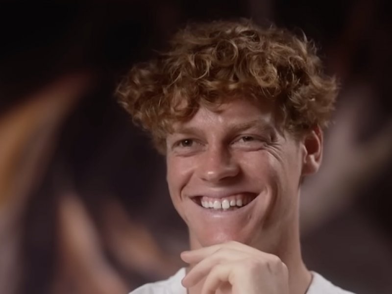 Jannik Sinner po triumfu v Římě překonal šest historických rekordů a letos si vydělal už pět milionů liber