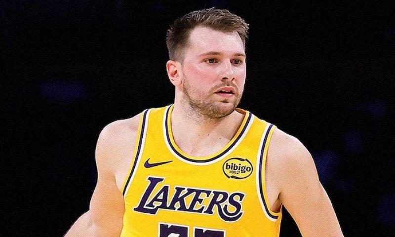 92 bodů v prvních dvou zápasech Lakers? Dončić uzmul klubový rekord a jako čtvrtý hráč historie zaplul do klubu 40-40