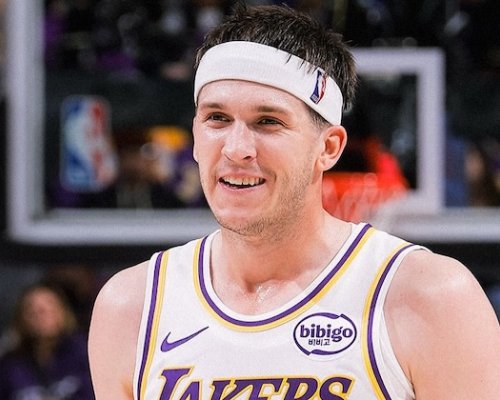 Že bílí muži neumějí skákat? Reaves napodobil Dončiće, Westbrooka a Hardena, fanoušci Lakers něco takového neviděli 62 let