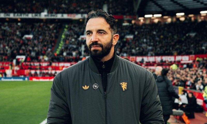 Čistá konta, zahraniční výlety, jídlo v kabině i úklidy neúspěšných... Amorim mění za pochodu mentalitu Manchesteru United