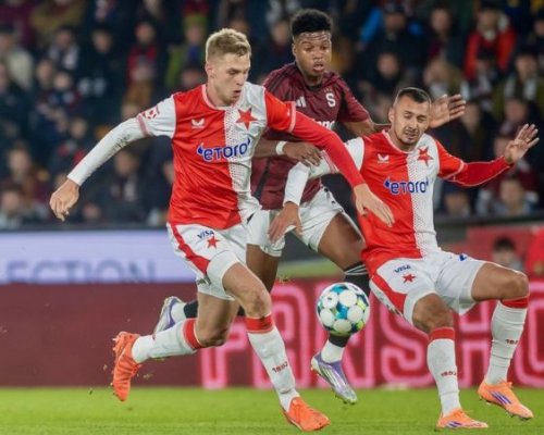 Vlčkův večer hrůzy: Nejprve chyba, pak červená karta. Přesto Slavia na Letné slaví bod