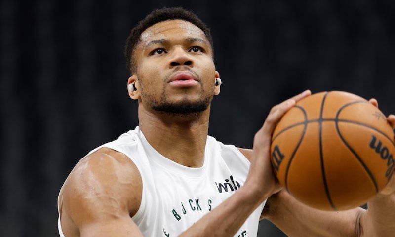 New York Knicks? Řecký bůh Antetokounmpo zůstává loajální a je připraven vést Milwaukee zpět na vrchol NBA