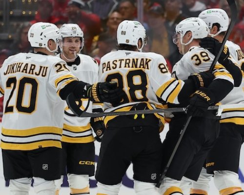 Pastrňák zářil při premiéře nového trenéra Bruins. V otevíracích zápasech přeskočil Krejčího a před ním už je pouze Bourque