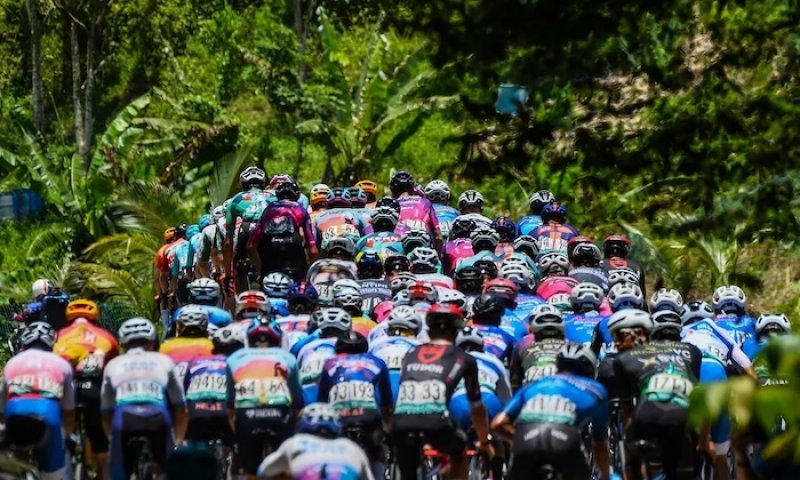 Nebýt v rámci cyklistické branže mezi TOP 30 je problém. V Malajsii se jede o budoucnost hned několika týmů