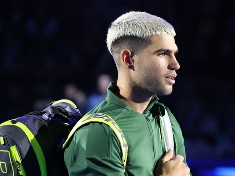 Alcaraz zažil na Turnaji mistrů své poprvé. Po prohrách se Zverevem a Ruudem dokázal premiérově ovládnout úvodní střet