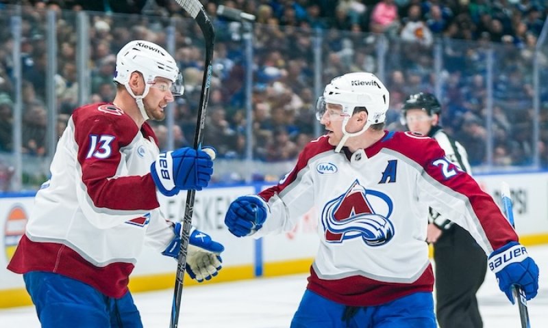 Rozjeté Colorado? Makar má nový rekord, MacKinnon byl po jedenácté pětibodový, překonal Šťastného a dál stíhá Sakica