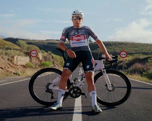 Tým mě tlačí více směrem ke klasikám, přiznává Philipsen. V přípravě na sezonu 2026 omezí hromadné spurtové závody