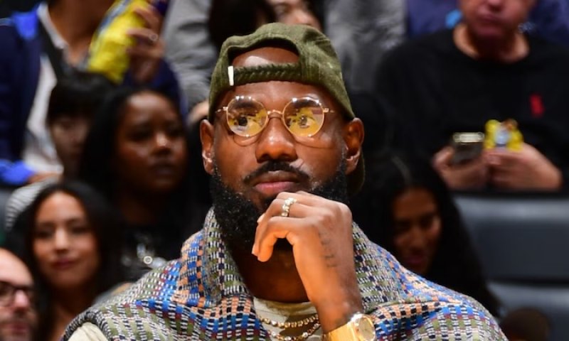 LeBron udělal klíčový krok k návratu. Trénoval s farmářským týmem Lakers a odehrál 12 až 15 herních situací s plným kontaktem