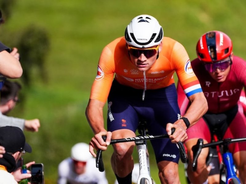 Souboj titánů si žádá oběť. Van der Poel zvažuje konec v cyklokrosu