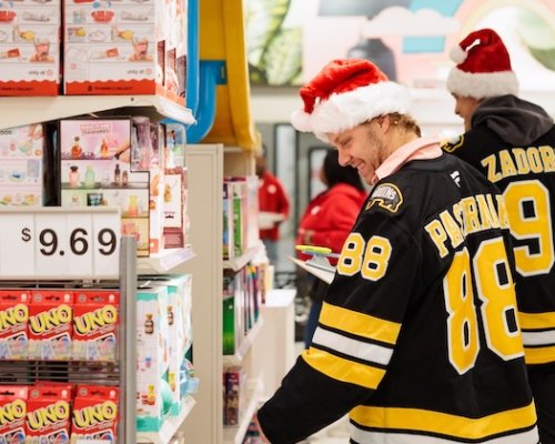 MacKinnon poprvé po 11 duelech nebodoval, ale dál vládne produktivitě. Nečas se vrátil do TOP 10 a Pastrňák se dělí o 4. místo!