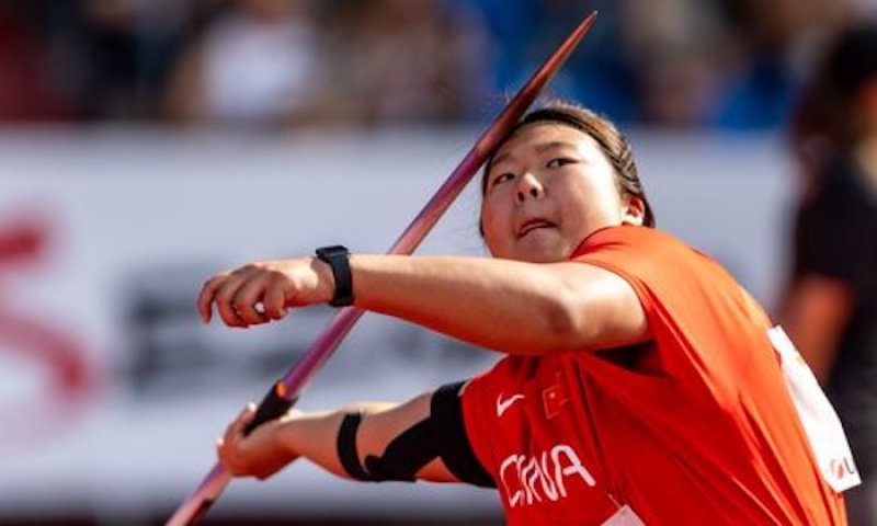 Sedmnáctiletá oštěpařka Ziyi nyní drží sedm nejlepších výkonů historie. O vycházející hvězdu se uchází 6 supertalentů ze tří zemí