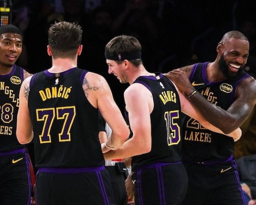 LeBronův návrat po sedmi měsících?  29 minut, 11 bodů, 12 asistencí, tři doskoky a překonání legendárního Reggieho Millera