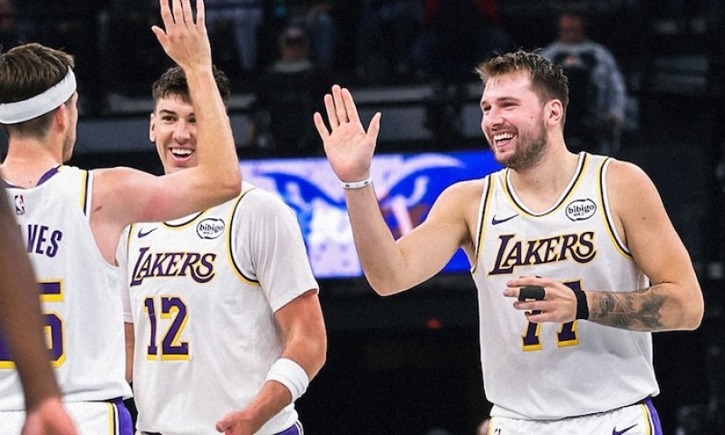 Tempo z jiné galaxie? Dončić se vrátil a hned zářil. Třetím čtyřicetibodovým zápasem po sobě vyrovnal rekord Chamberlaina