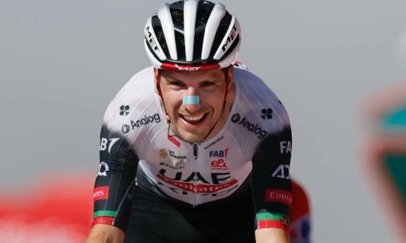 UAE Team Emirates si pojistil na další roky klíčového Pogačarova pomocníka Almeidu: Stále cítím, že toho může být ještě mnohem více